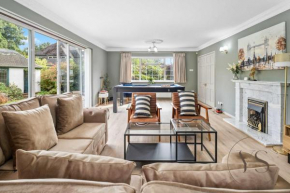 Spacious 6BR Villa Sleeps 12 with Stunning Garden Free Parking